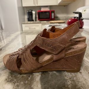 Taos Leather Sandals size 9 (Retail $159)